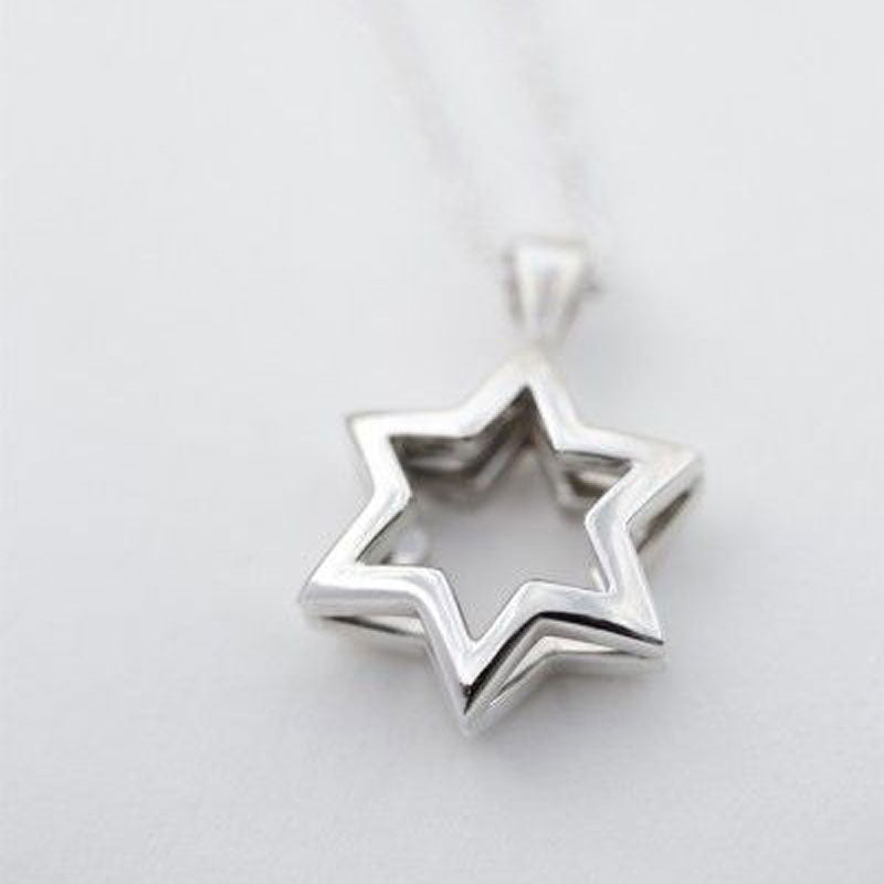 The Star Pendant Necklace