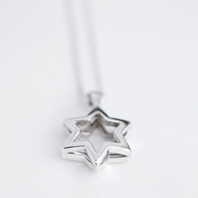The Star Pendant Necklace