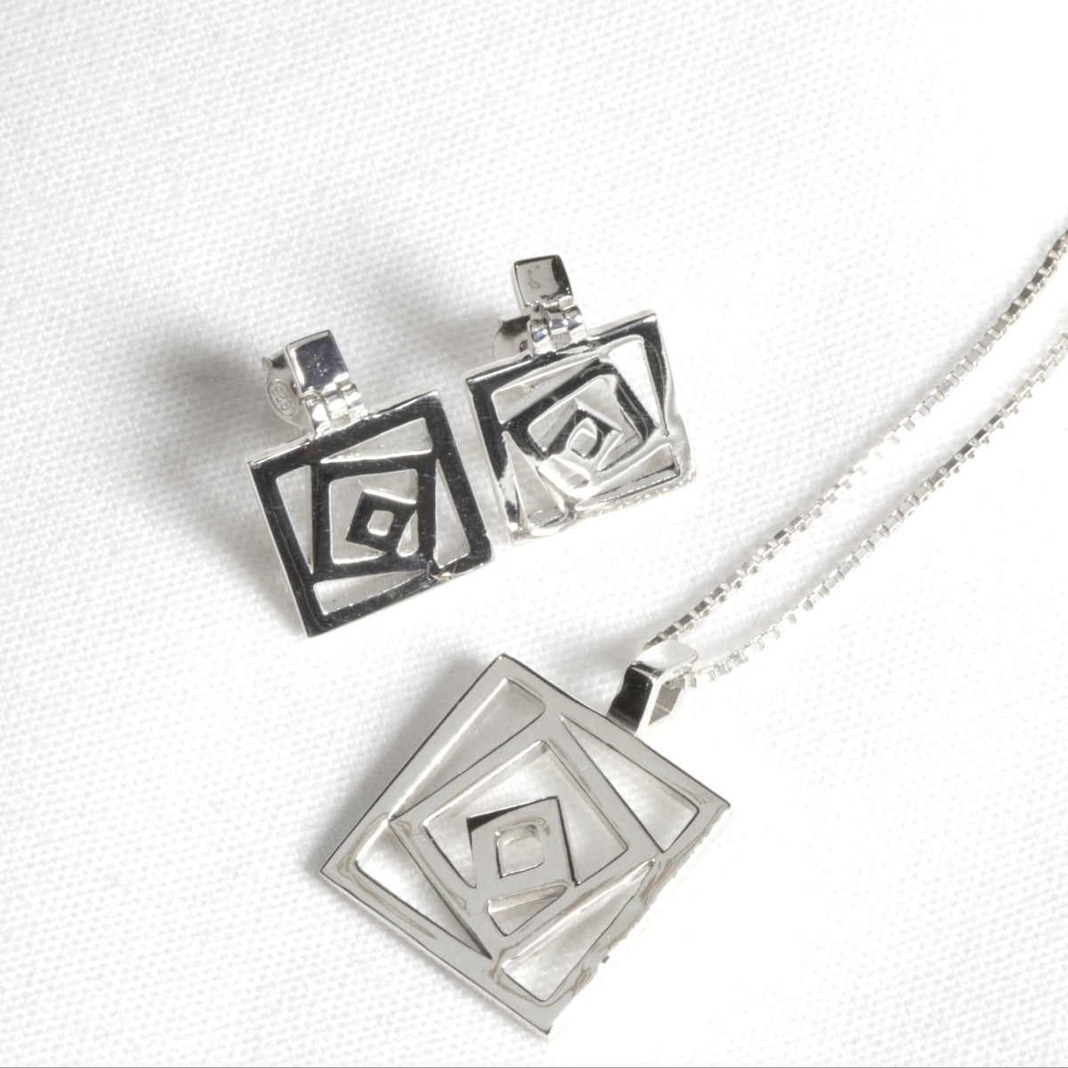 Geometric squares designer pendant necklace and matching earrings set 