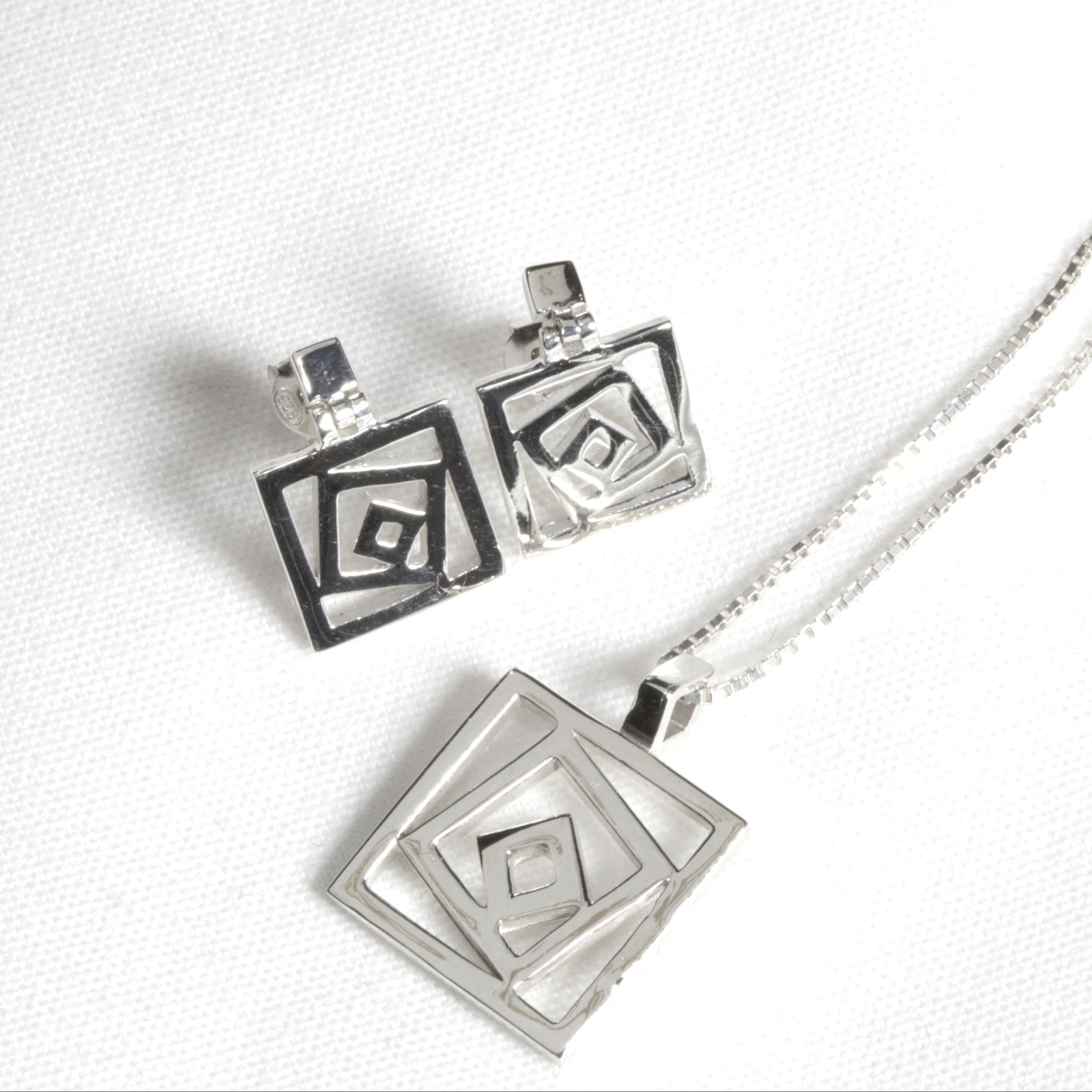 Geometric squares designer pendant necklace and matching earrings set 