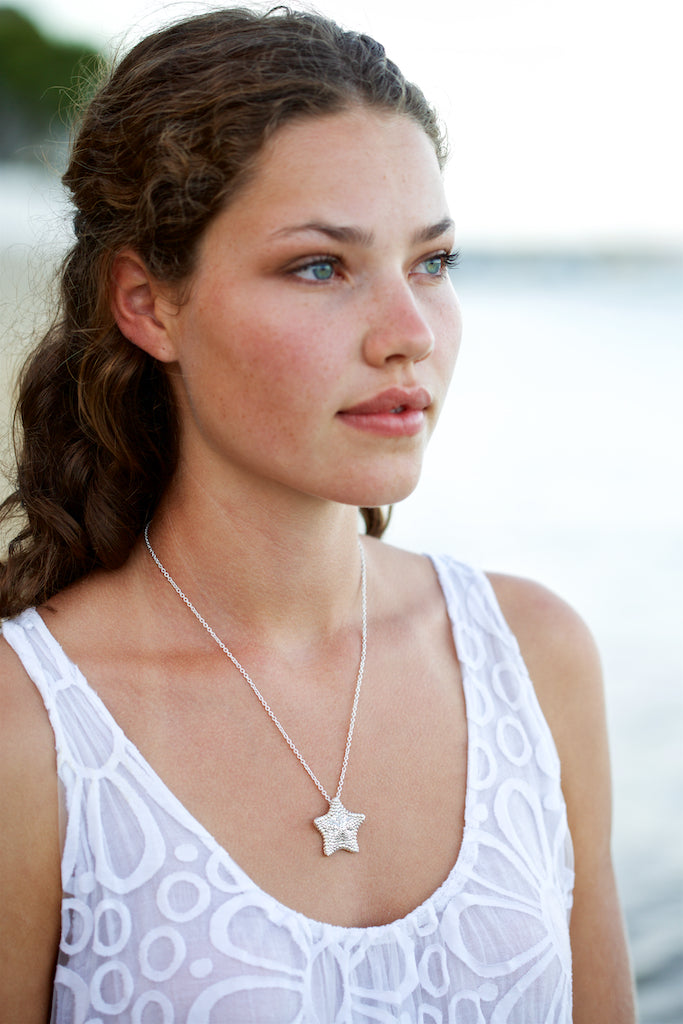 Glittering Seastar Pendant Necklace